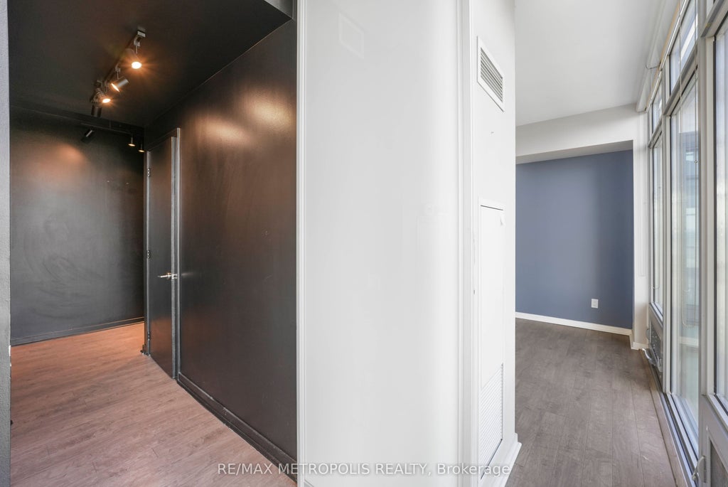 Photo of 103 The Queensway Avenue #1414, Toronto, ON M6S 5B3 (MLS # W13416892)