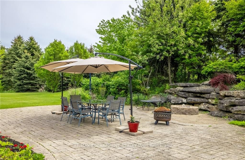 2594 Bluffs Way
