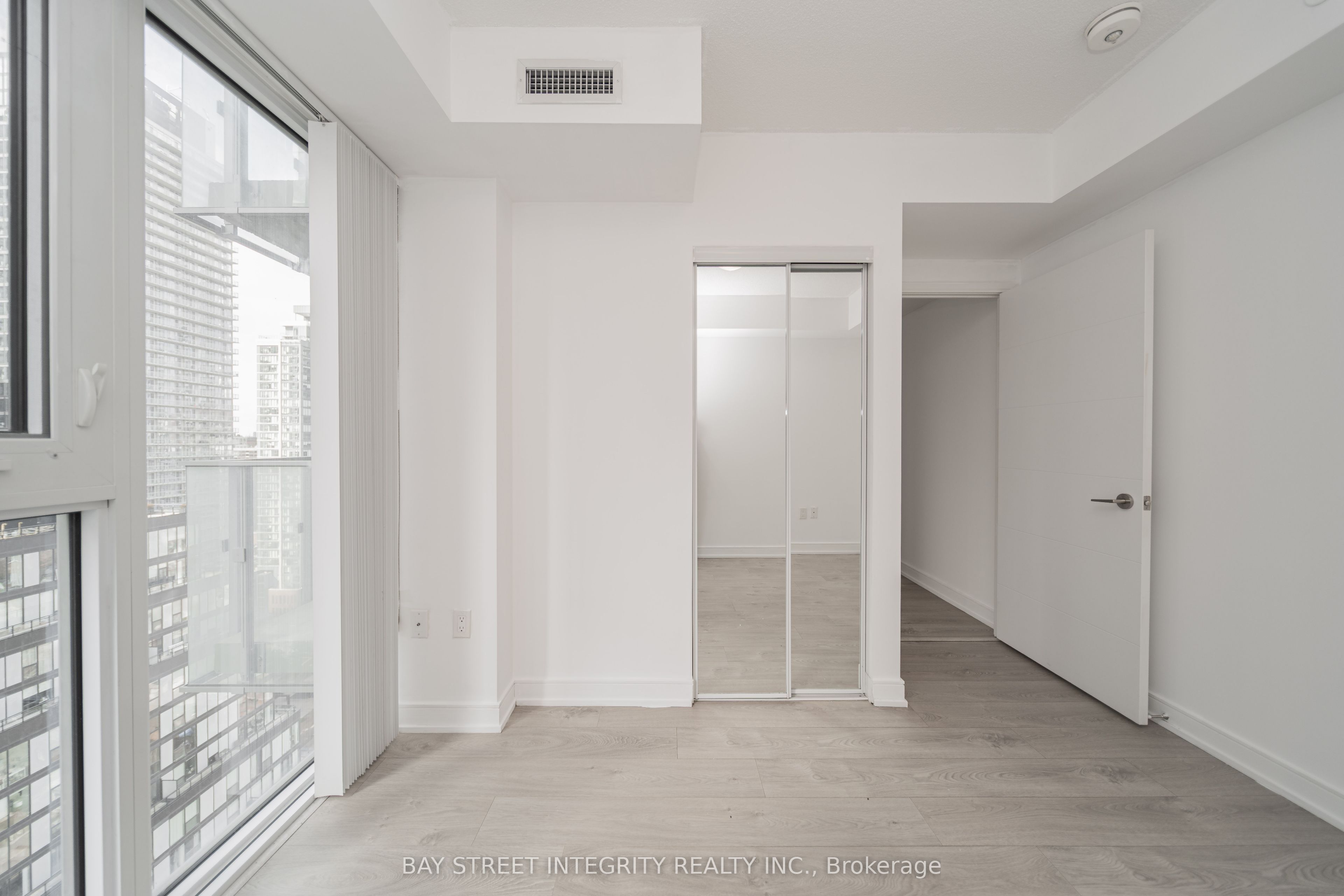 50 Wellesley E Street 2801