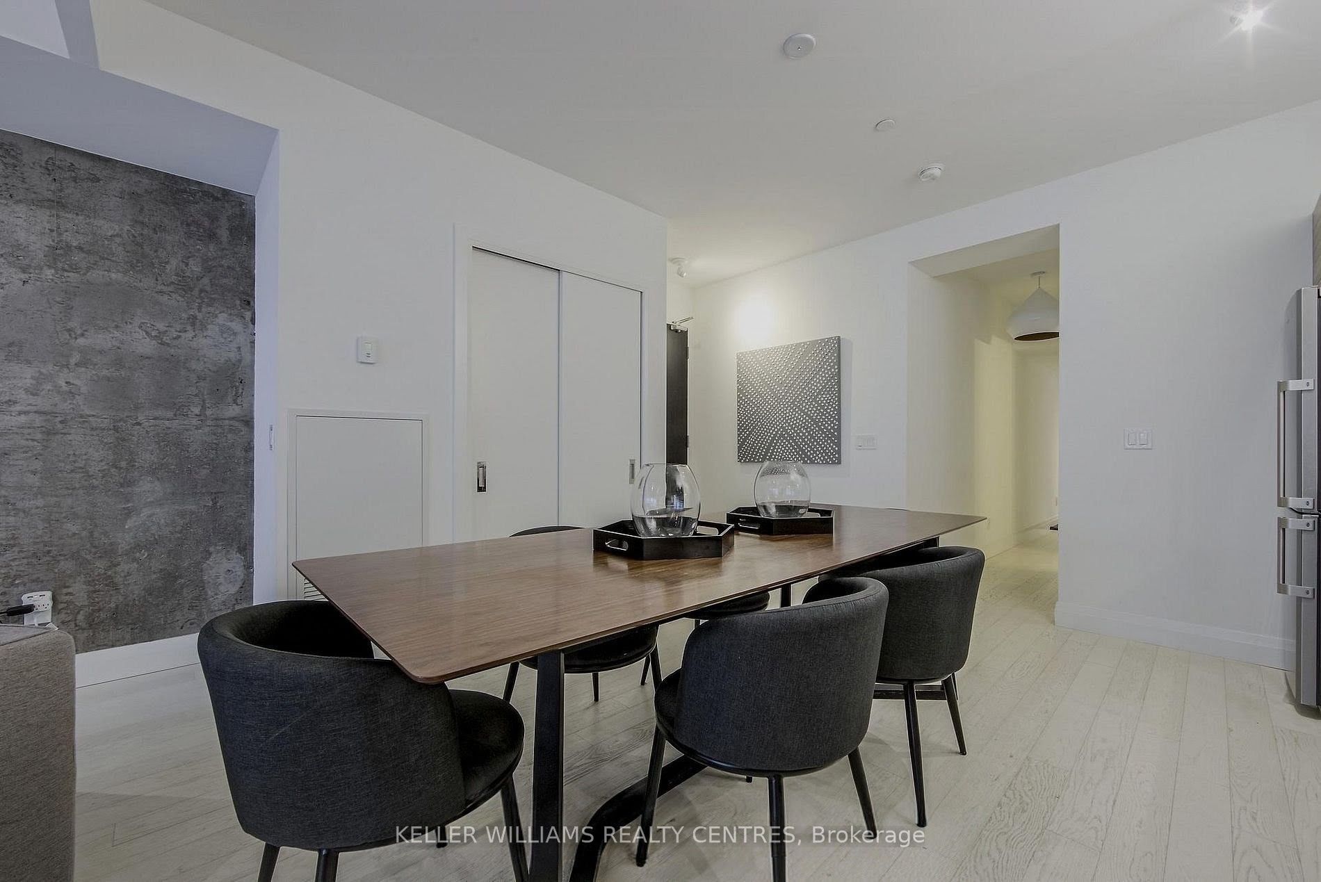 224 King Street West Street W 501