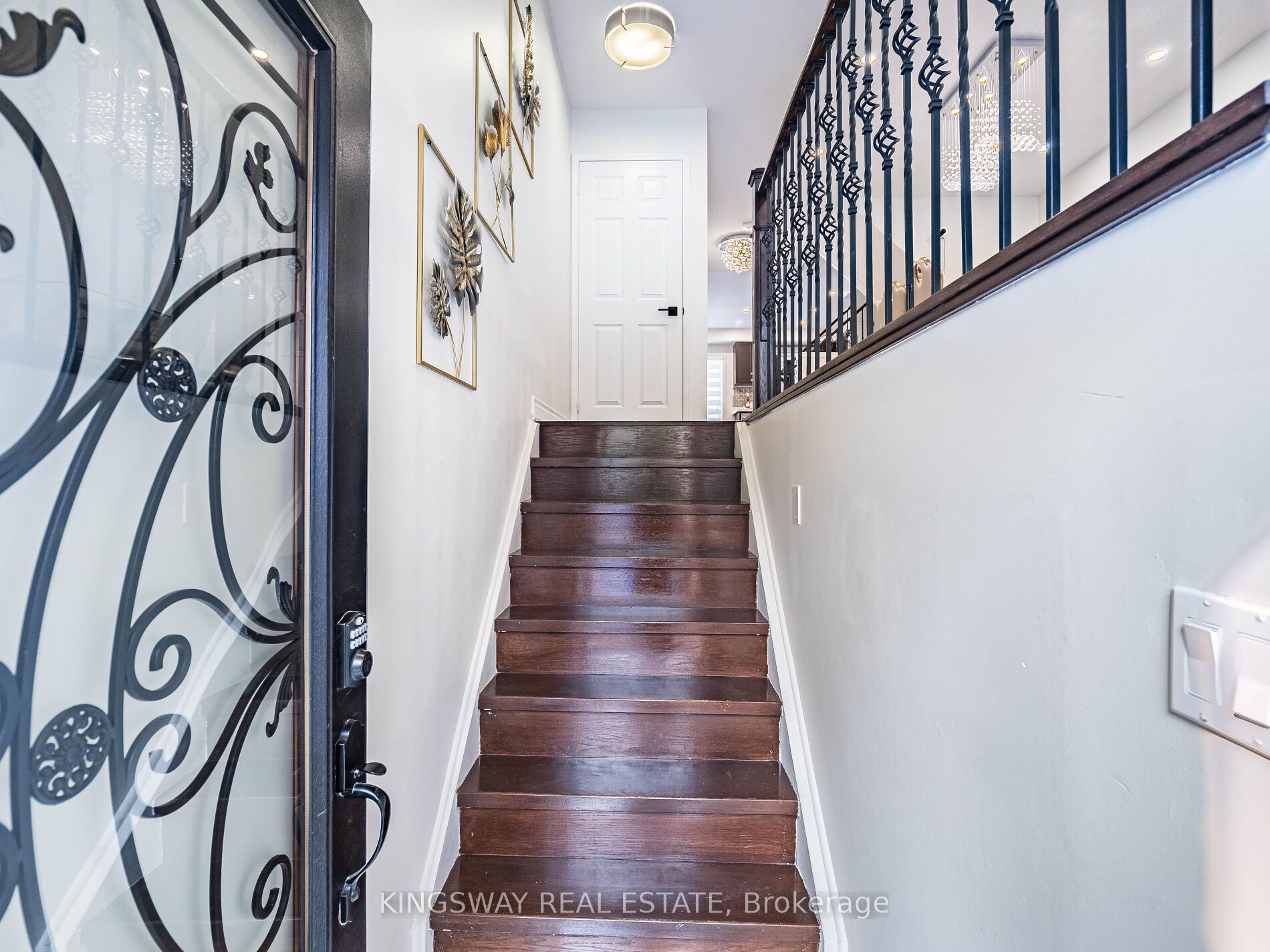 3221 Redpath Circle