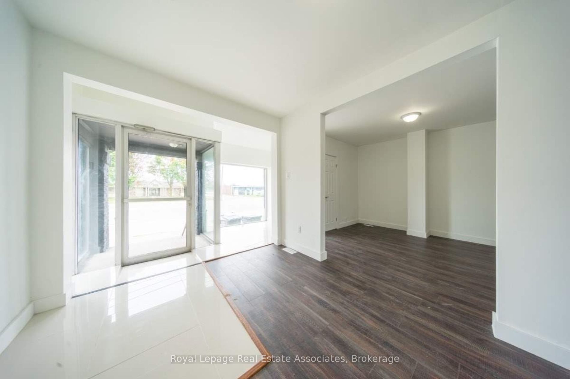 881 Lakeshore Road E