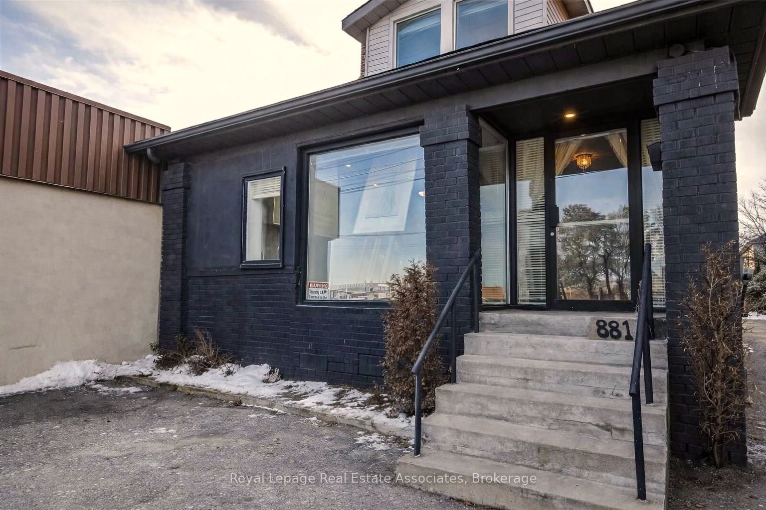 881 Lakeshore Road E