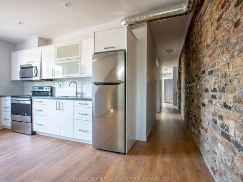 187 Jane Street 3 Toronto ON M6S 3Y8