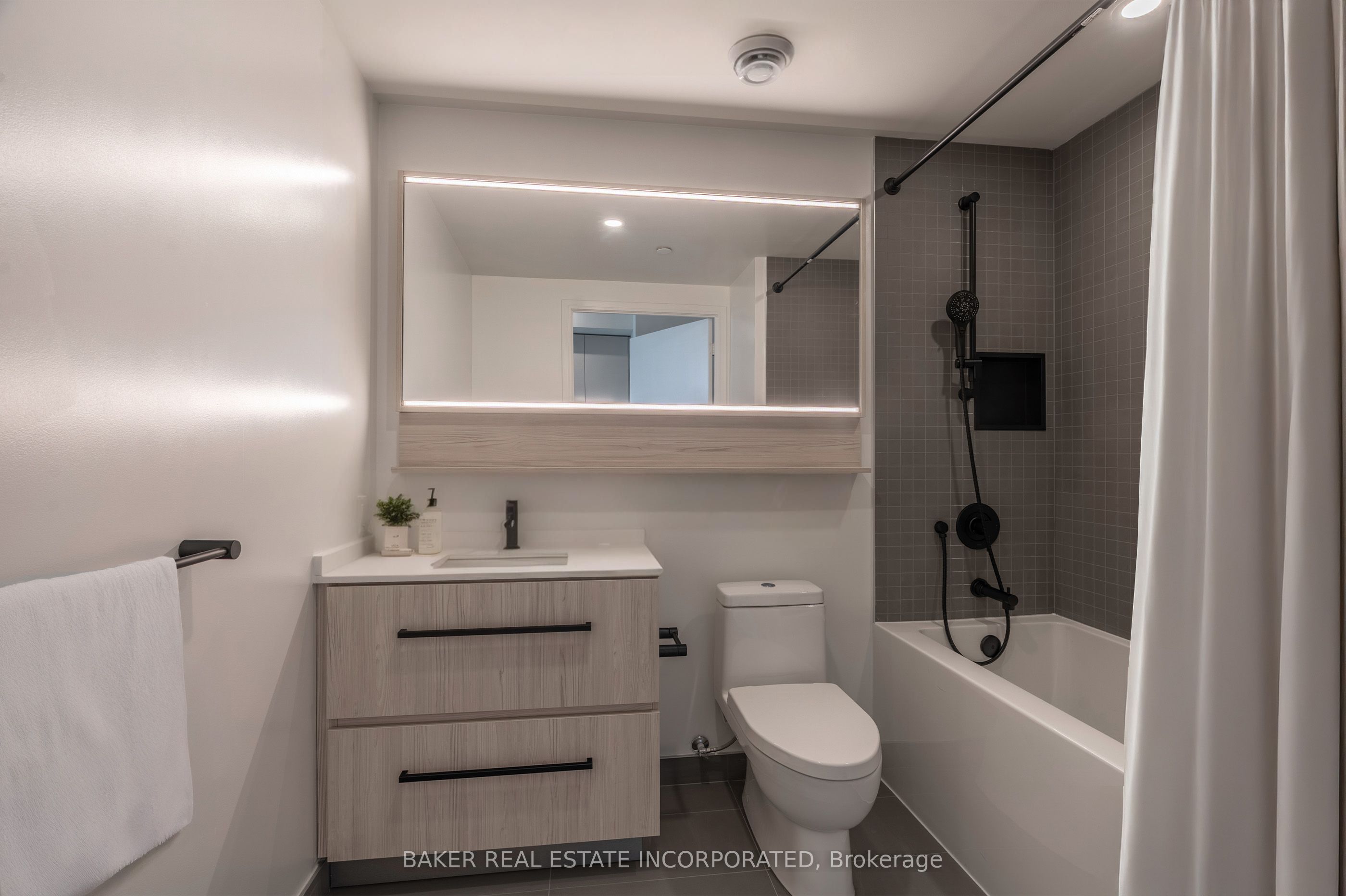 425 Front Street E 907