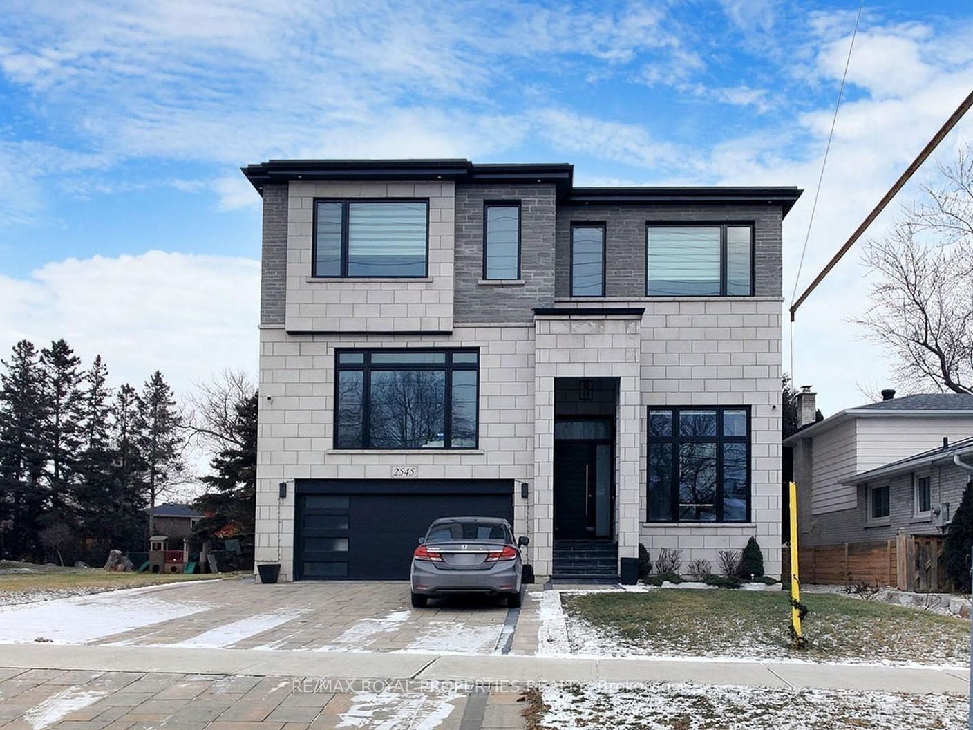 2545 Glengarry Road