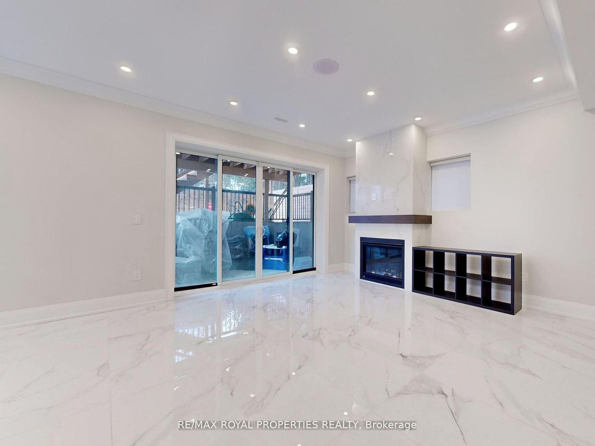 2545 Glengarry Road