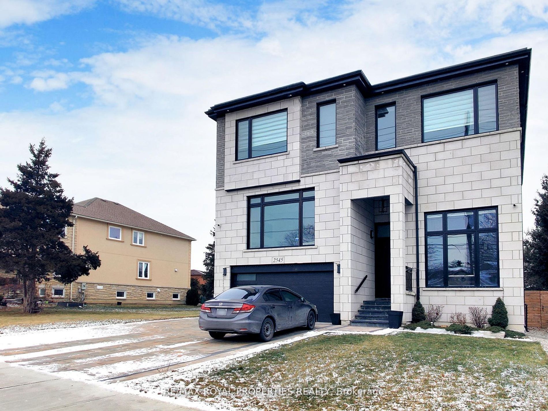 2545 Glengarry Road