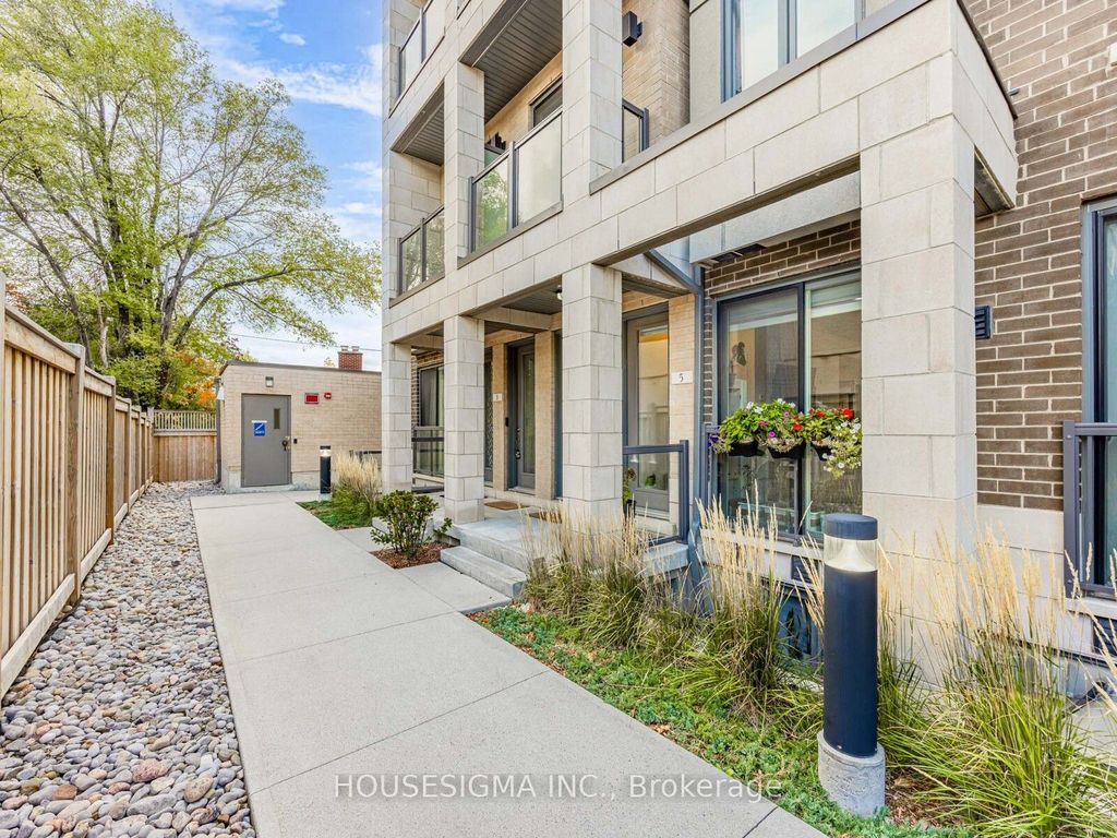 Photo of 713 Lawrence Avenue W #5, Toronto, ON M6A 1B4 (MLS # W12964174)