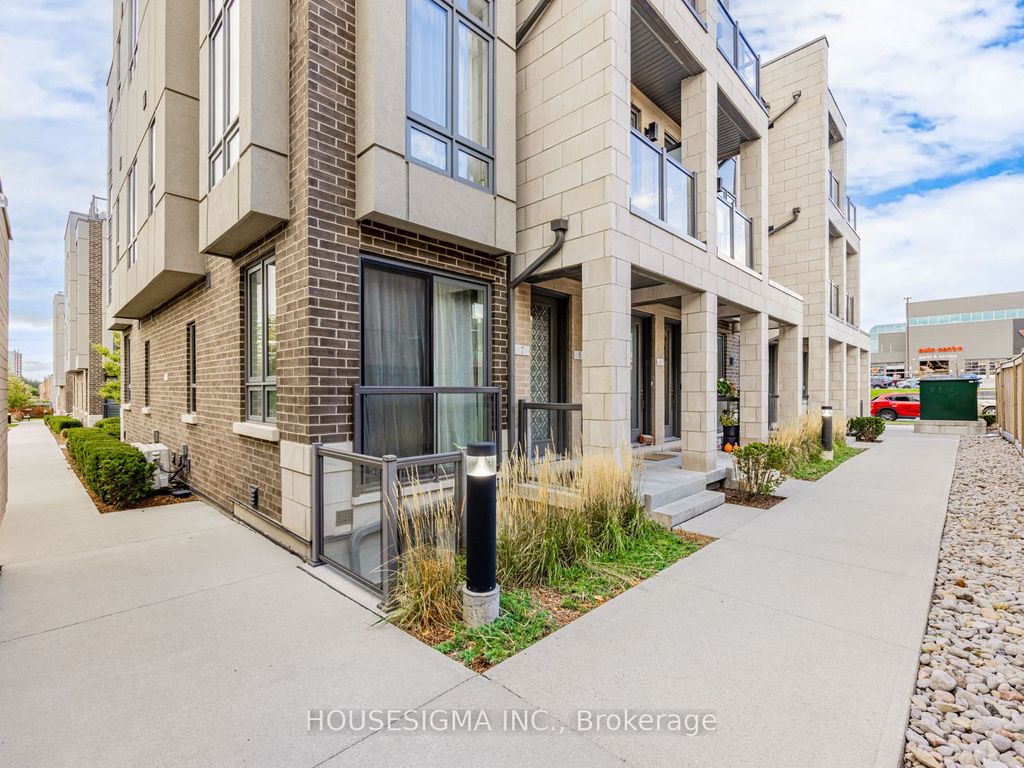 Photo of 713 Lawrence Avenue W #5, Toronto, ON M6A 1B4 (MLS # W12964174)