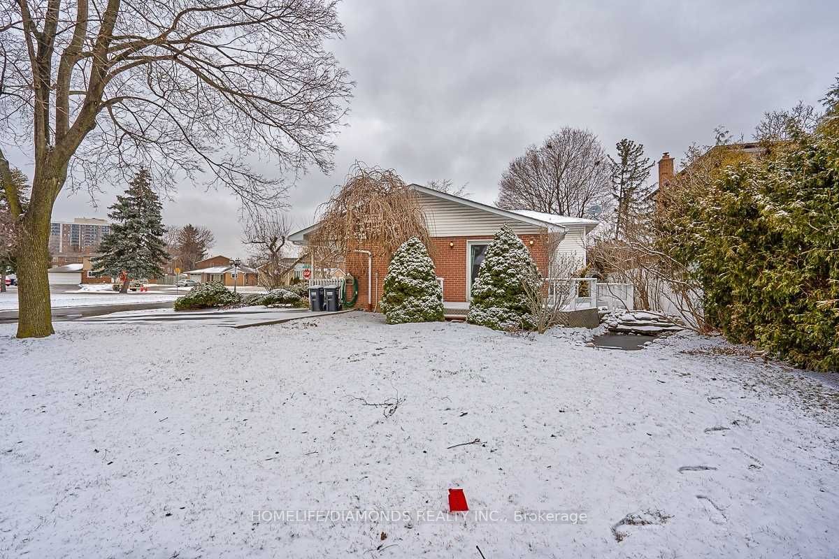 35 EDENBOROUGH Drive