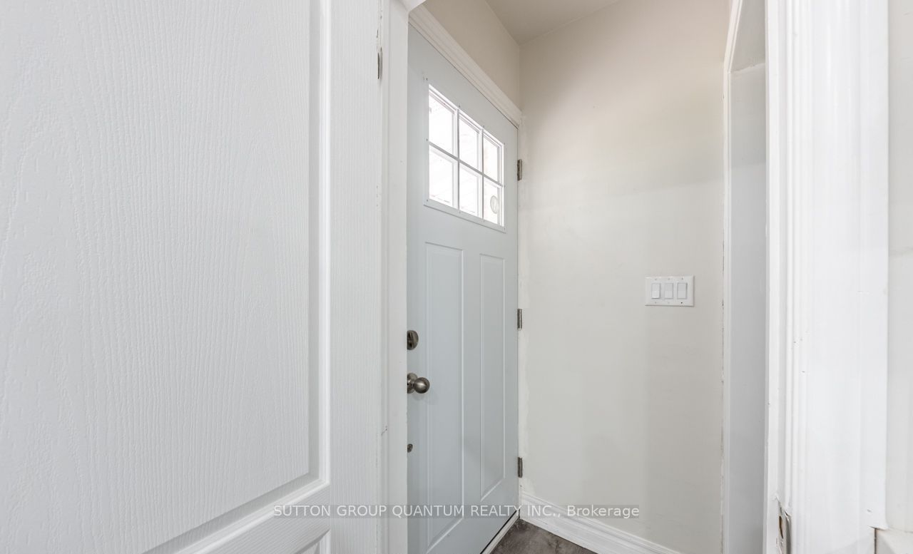 313 Ashbury Road E Lower