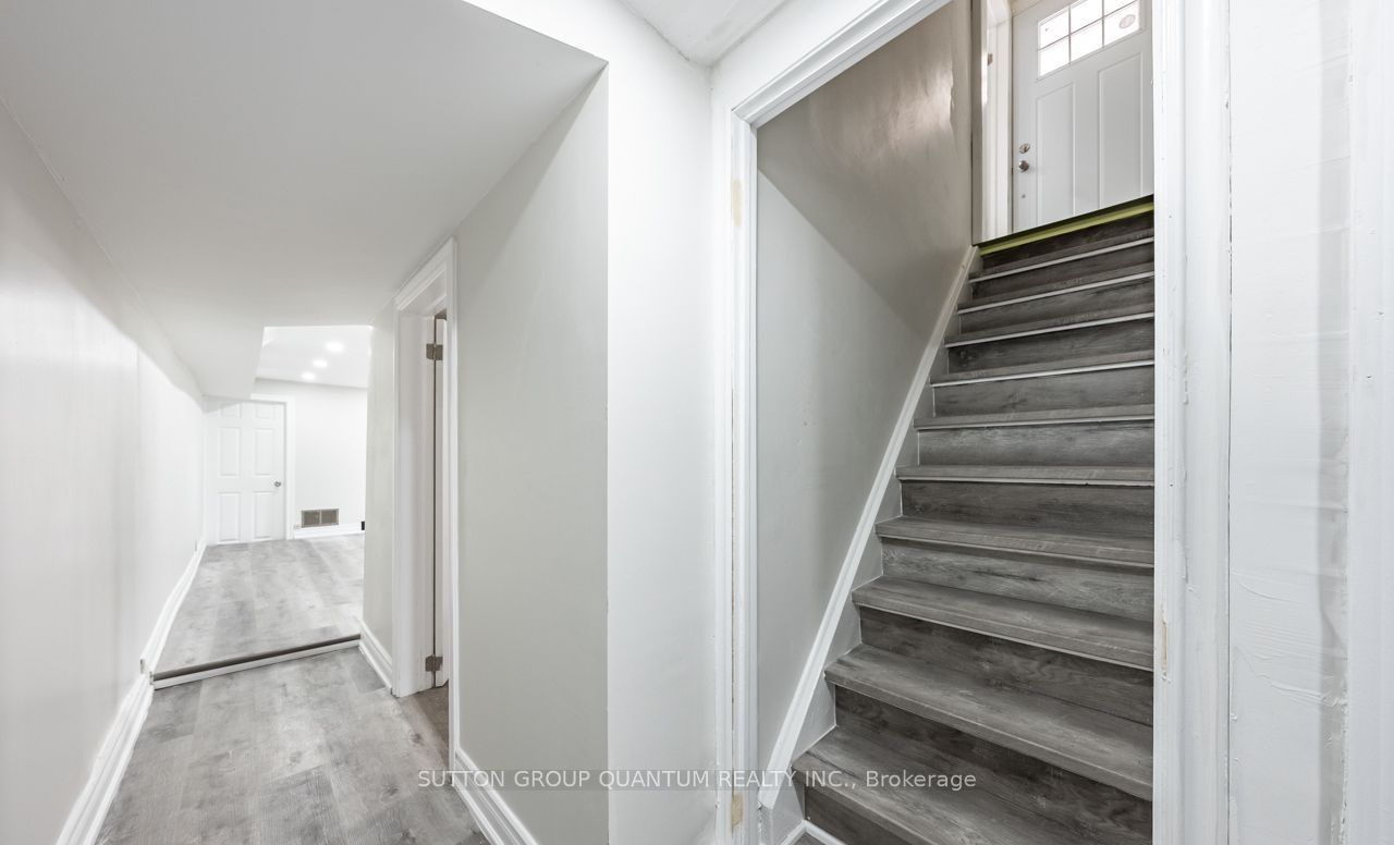 313 Ashbury Road E Lower