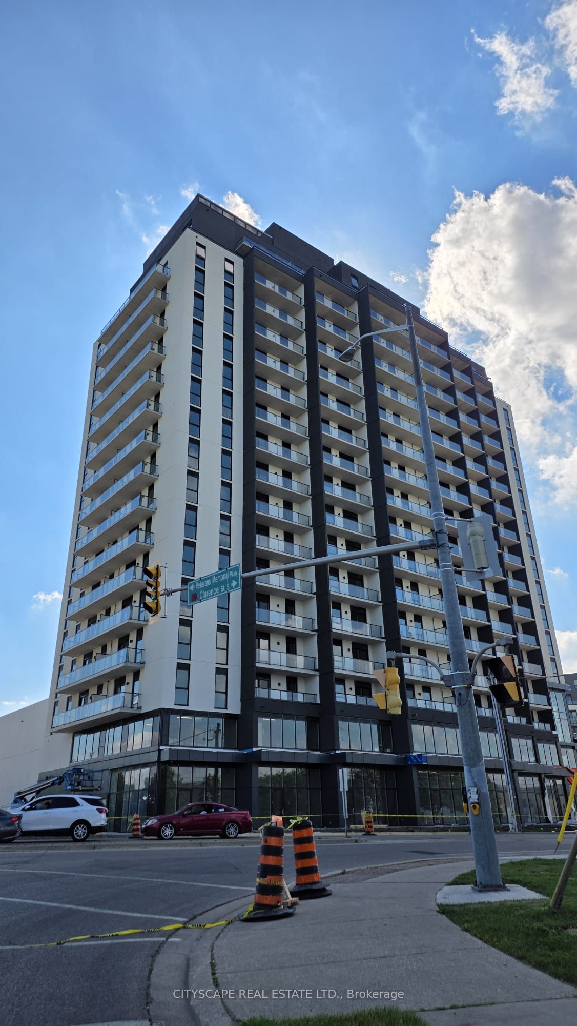 Photo 1 of 23 — 33 Erie Avenue 404, Brantford, ON N3S 0C7