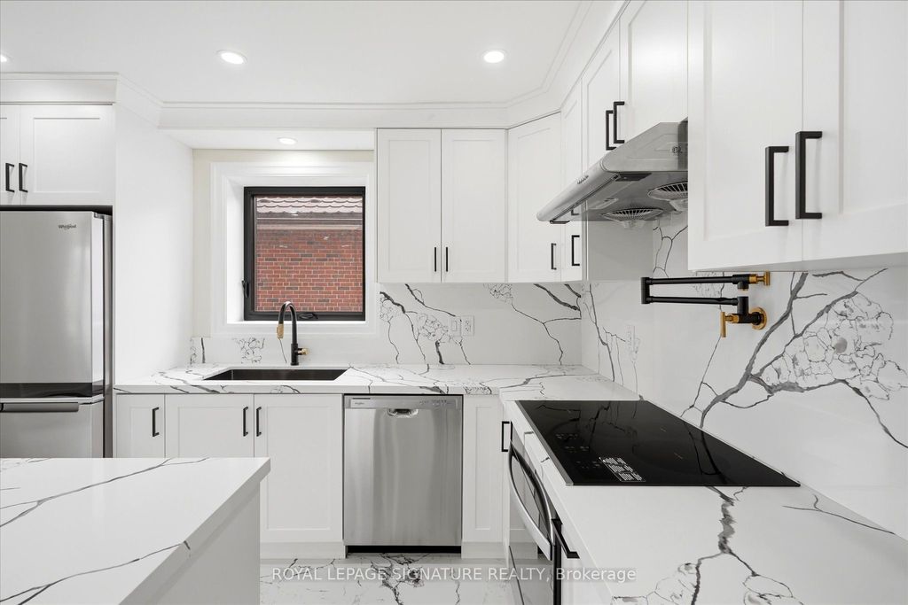 Photo of 24 Treeview Drive, Toronto, ON M8W 4B9 (MLS # W13029572)
