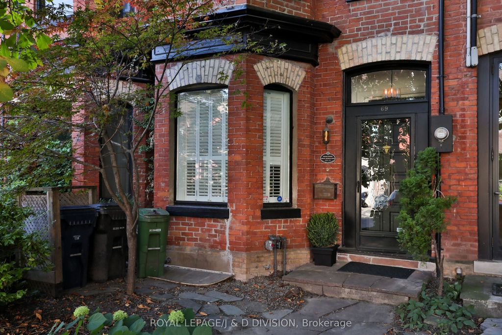 Photo of 69 Sullivan Street, Toronto, ON M5T 1C2 (MLS # C12449603)