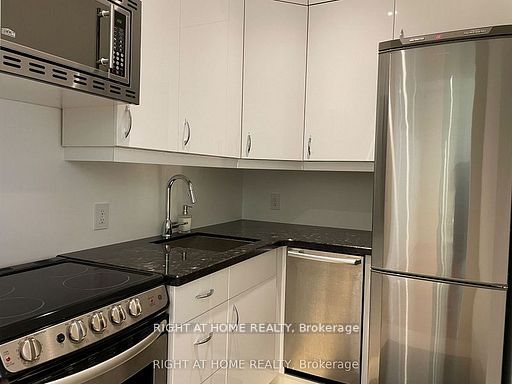 263 Wellington Street W 101