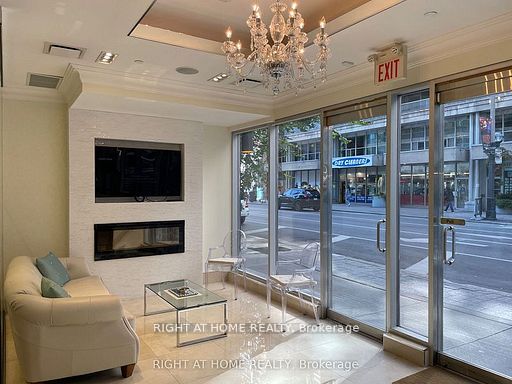 263 Wellington Street W 101