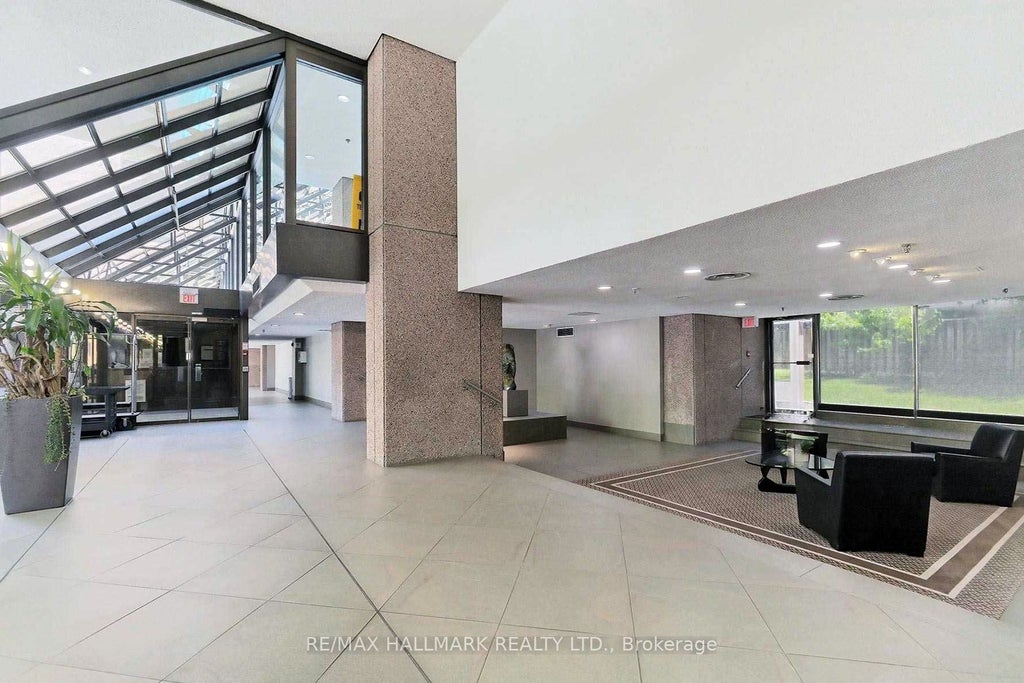 Photo of 447 Walmer Road #Ph10, Toronto, ON M5P 2X9 (MLS # C13499750)