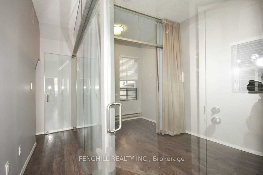 678 Bathurst Street Main