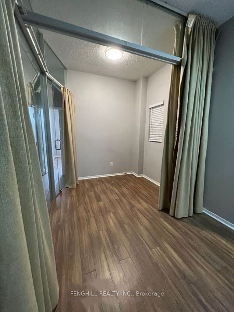 678 Bathurst Street Main
