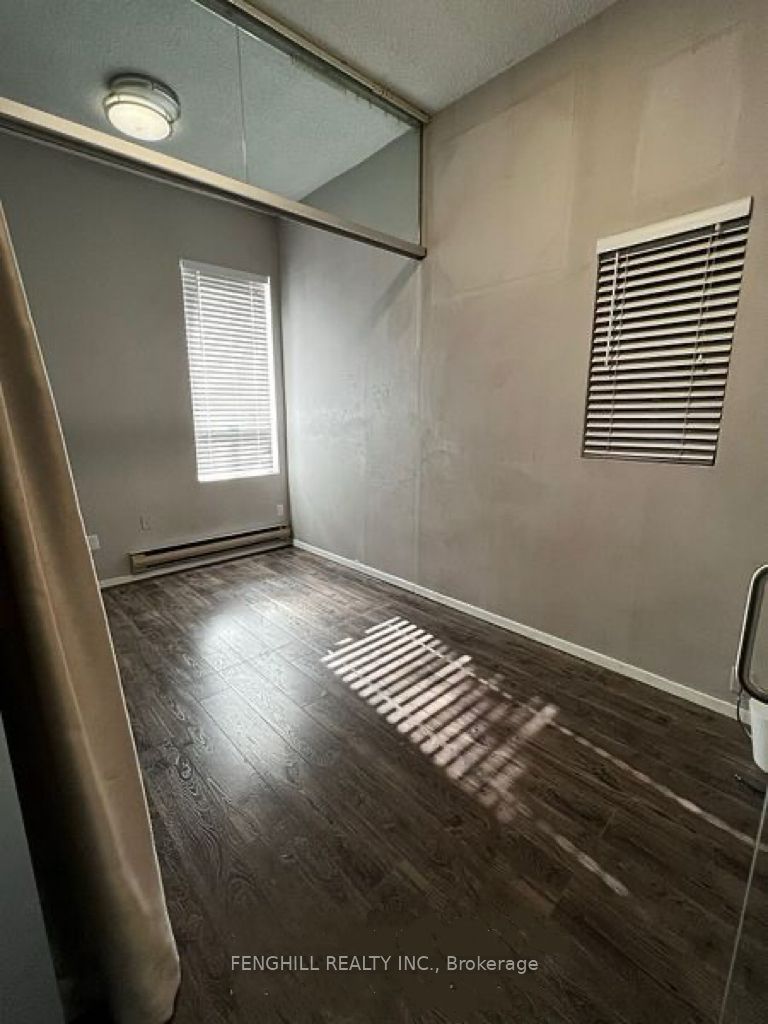 678 Bathurst Street Main