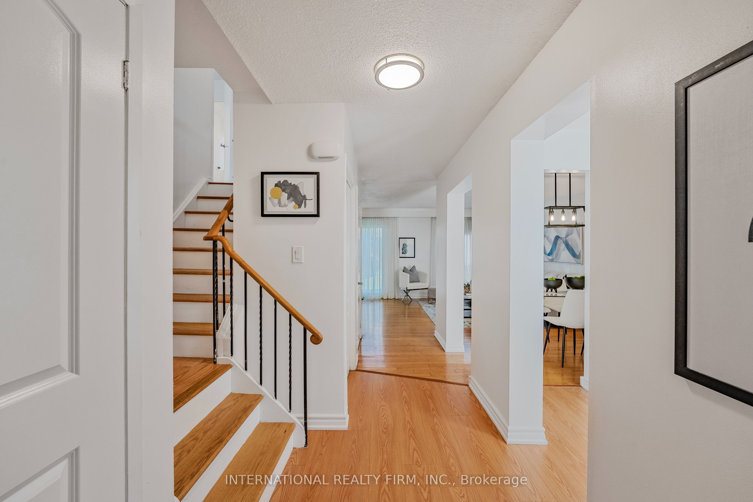 900 Dundas Street W 14