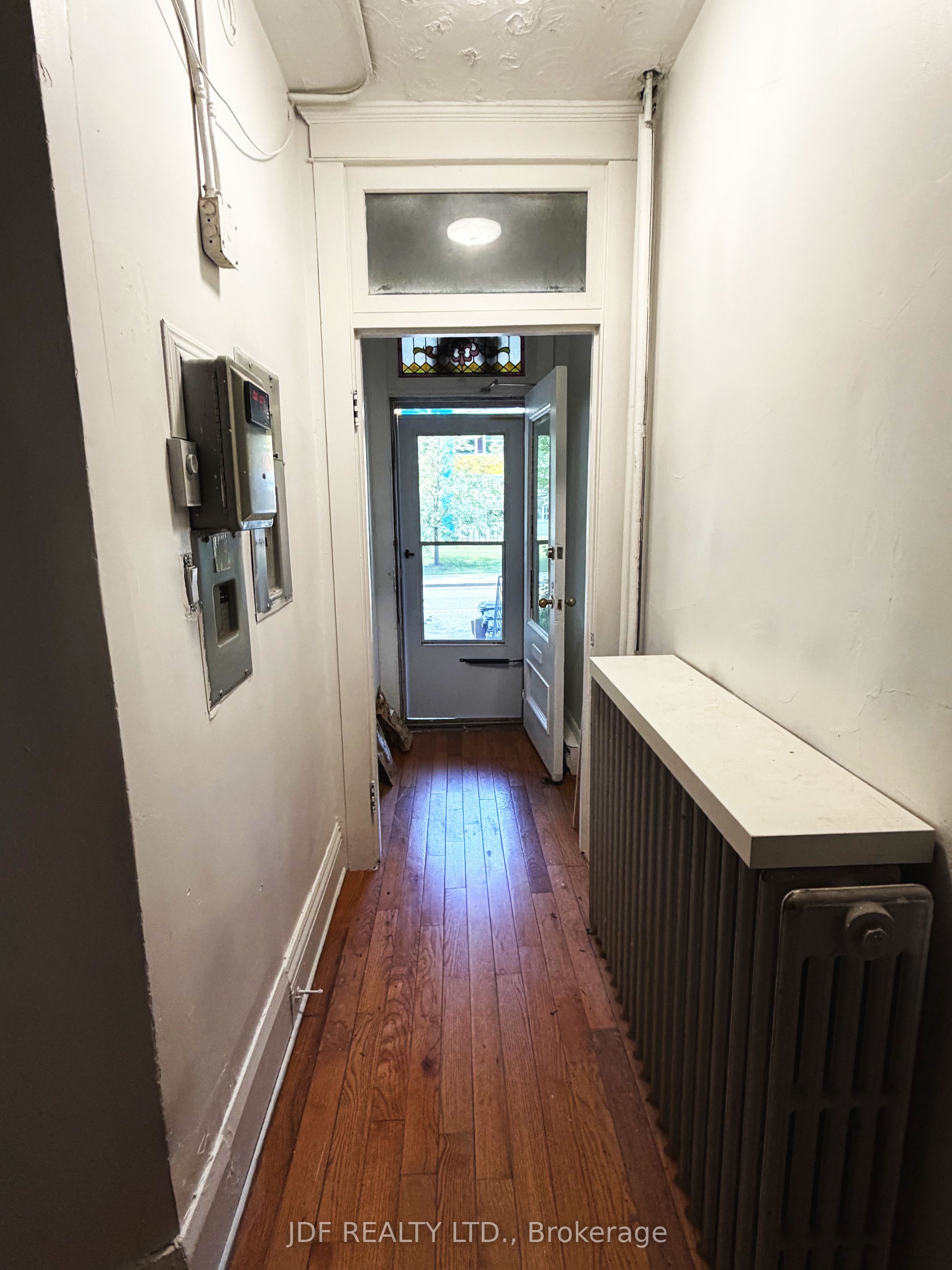 383 Lansdowne Avenue Main Floor