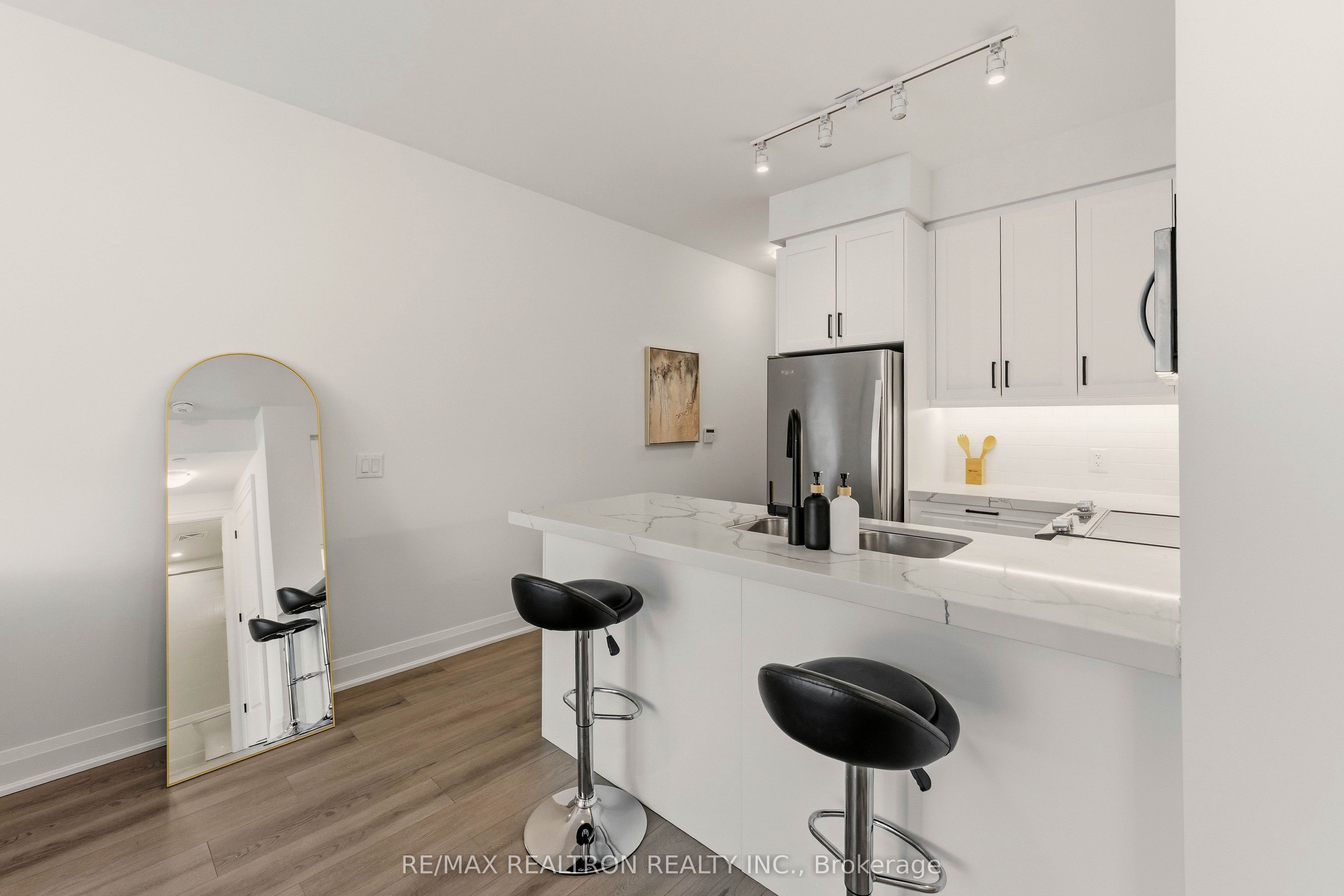 20 Gatineau Drive N 1301