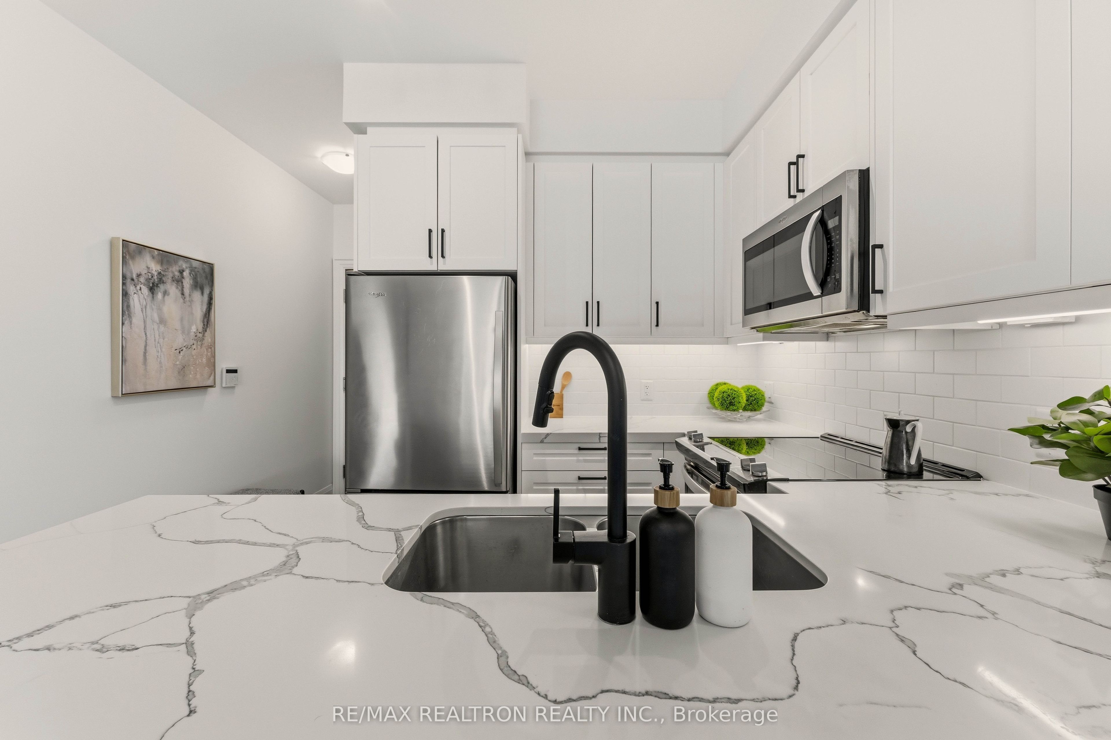 20 Gatineau Drive N 1301