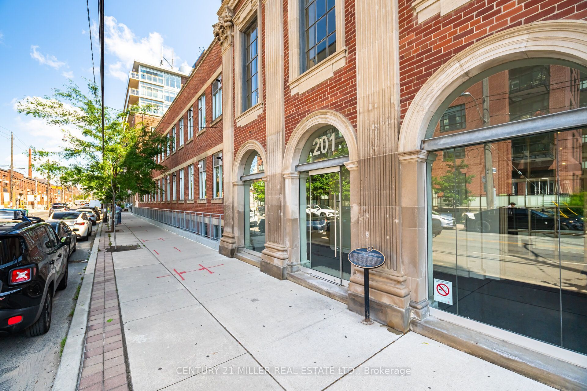201 Carlaw Avenue 123
