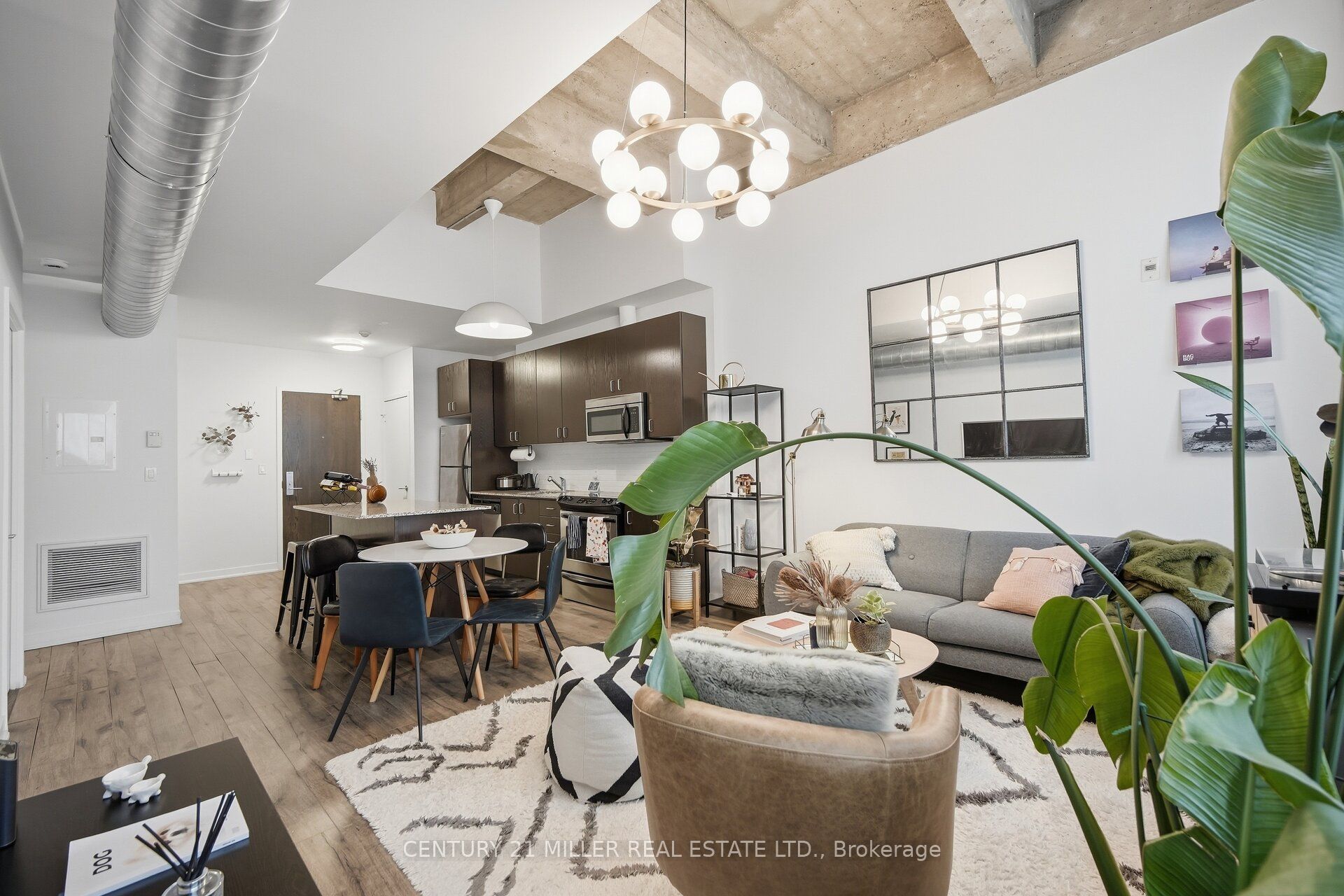 201 Carlaw Avenue 123