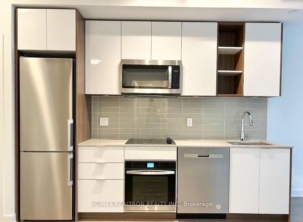 543 Richmond Street W 1220