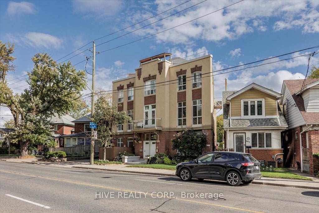 Photo of 957 Broadview Avenue #D, Toronto, ON M4K 2R5 (MLS # E13781878)