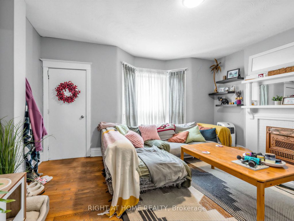 Photo of 542 Crawford Street, Toronto, ON M6G 3J8 (MLS # C12865176)