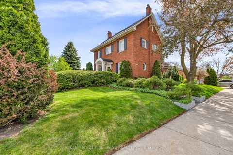 30 Norgrove Crescent Toronto ON M9P 3C6