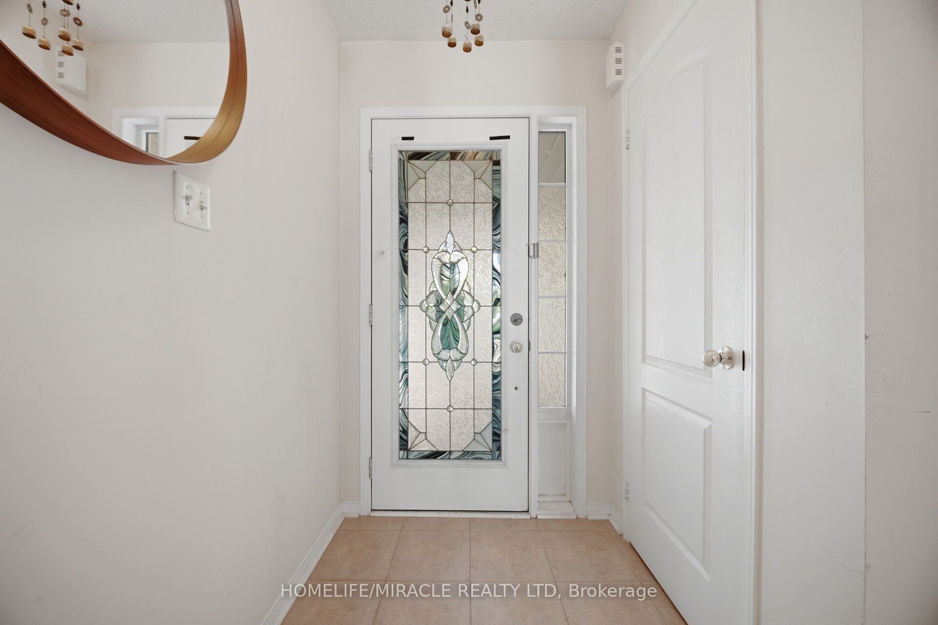 101 Crystalview Crescent