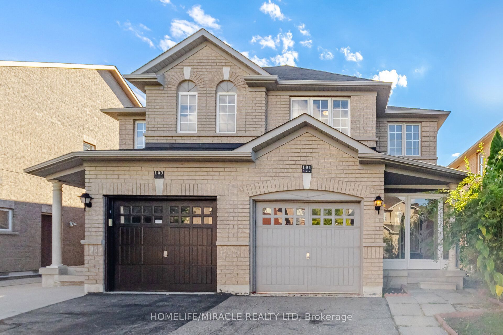 101 Crystalview Crescent