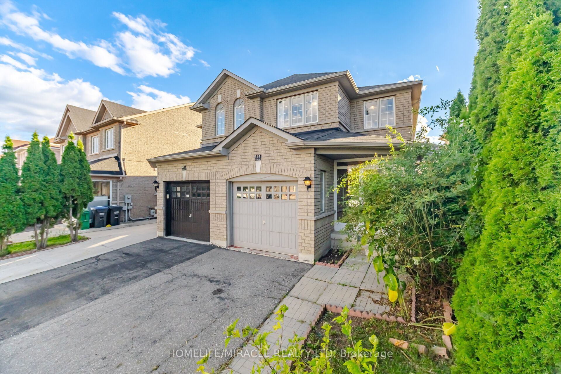 101 Crystalview Crescent
