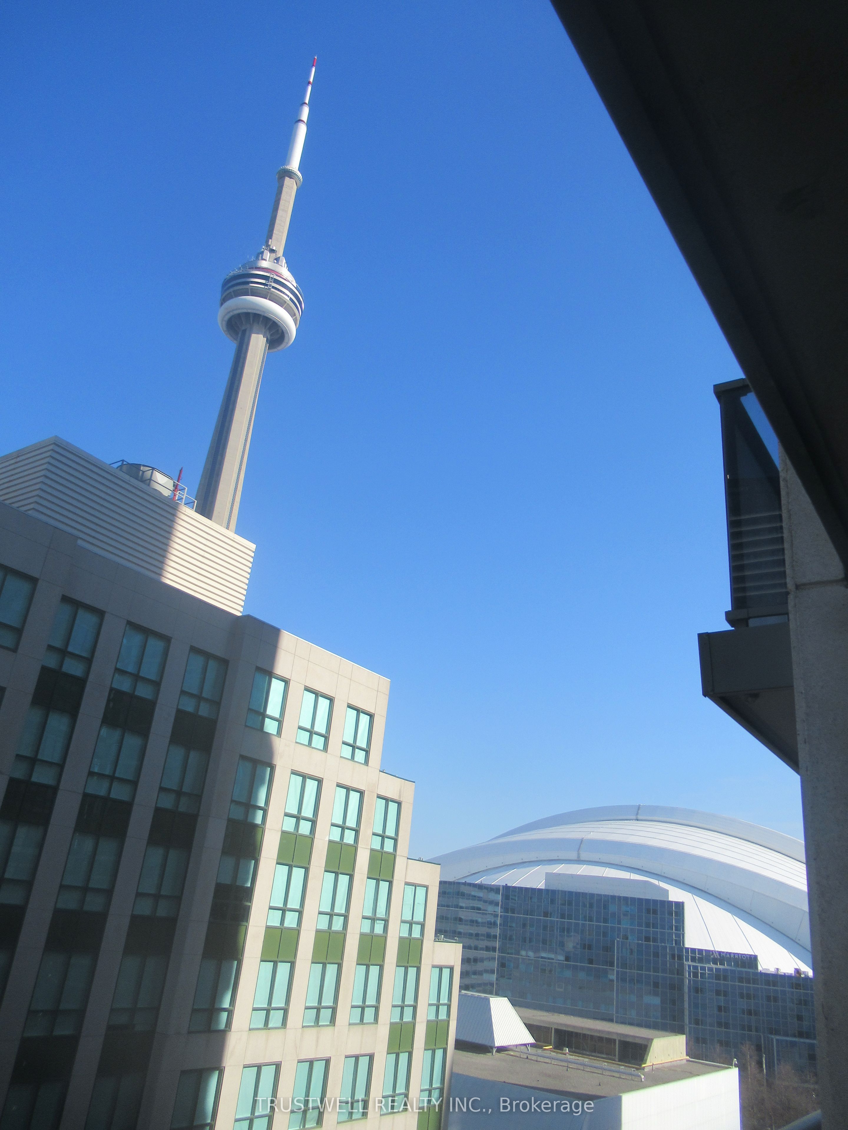 20 Blue Jays Way 1409