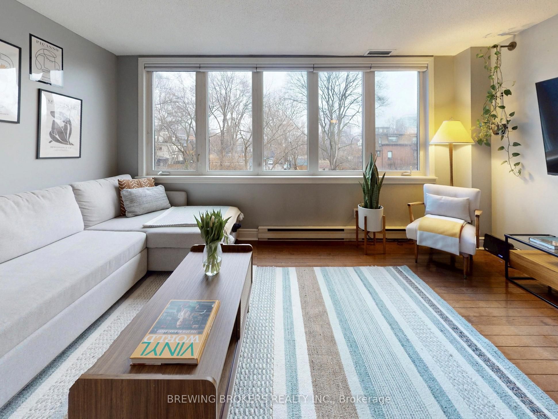 1252 King Street W 12