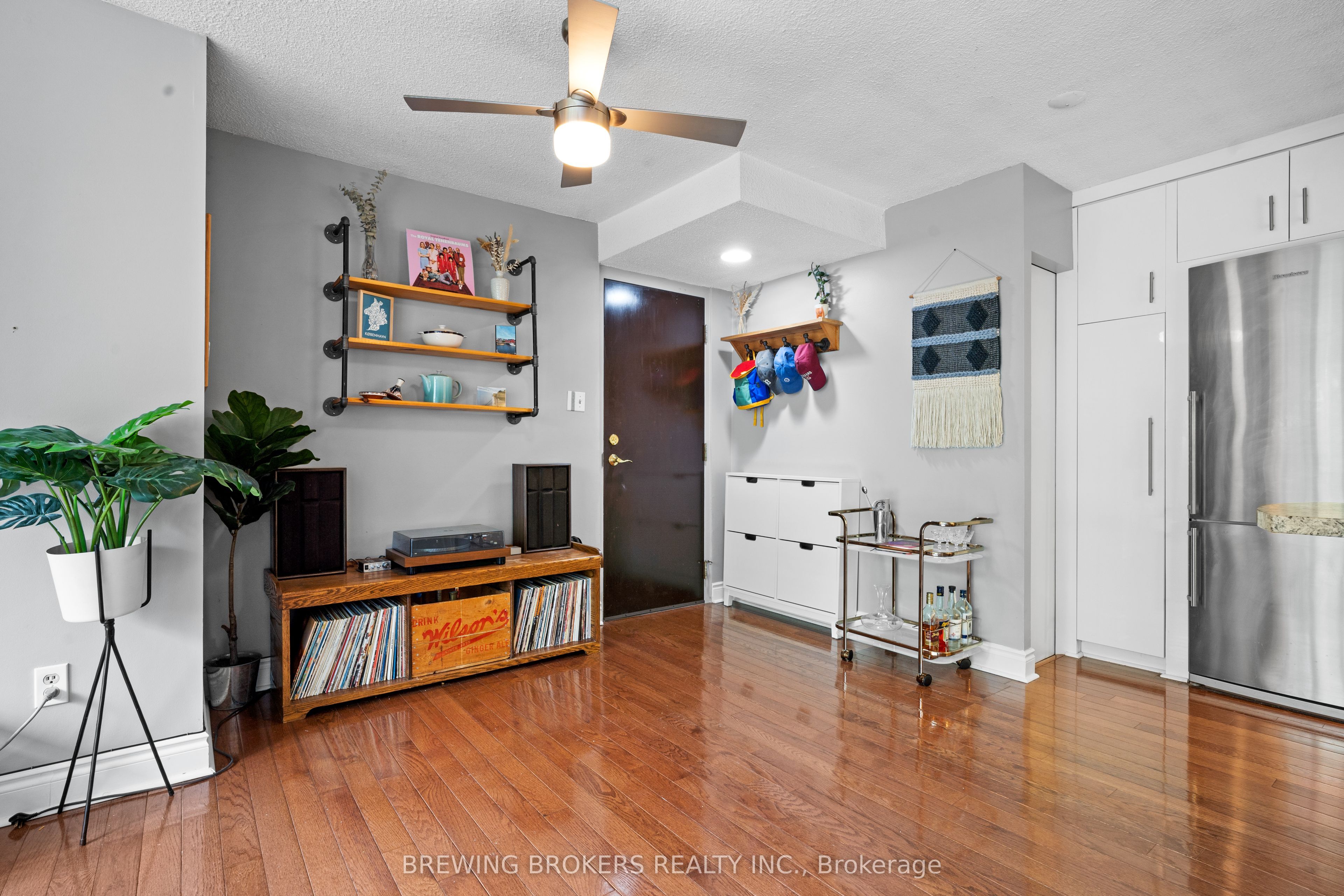 1252 King Street W 12