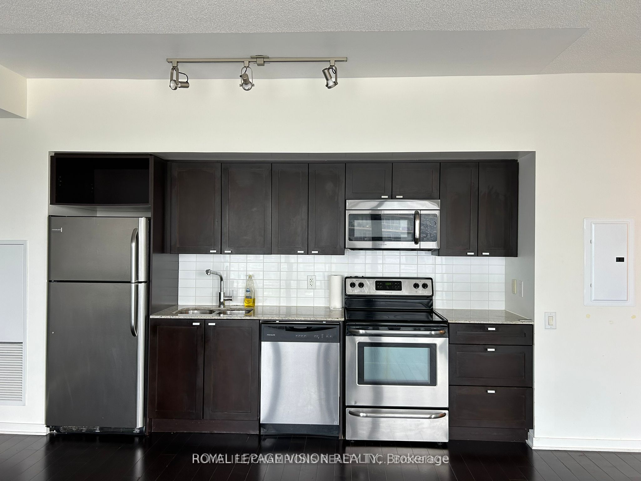 105 The Queensway N/A 2016