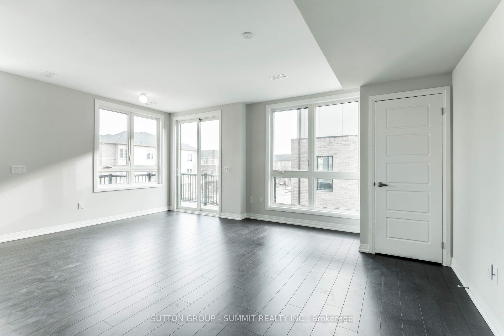 1200 MAIN Street E 209