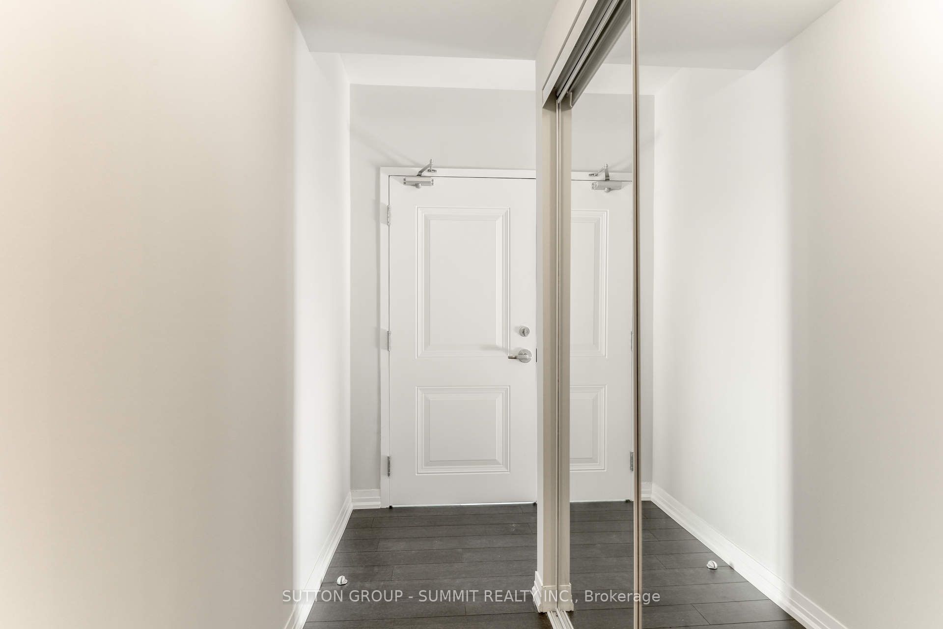 1200 MAIN Street E 209