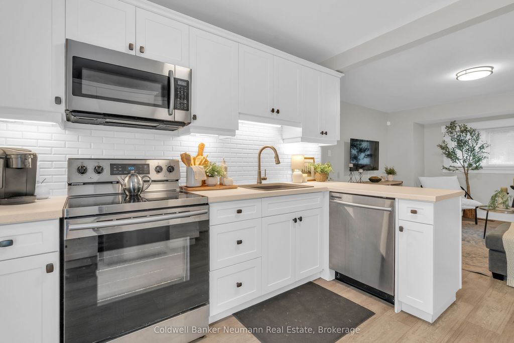 Photo of 194 Dundas Street N, Cambridge, ON N1R 5P4 (MLS # X12795124)