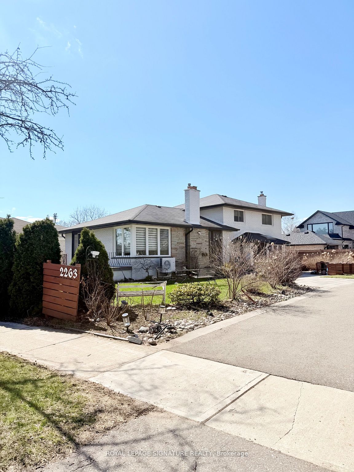 2263 Harcourt Crescent