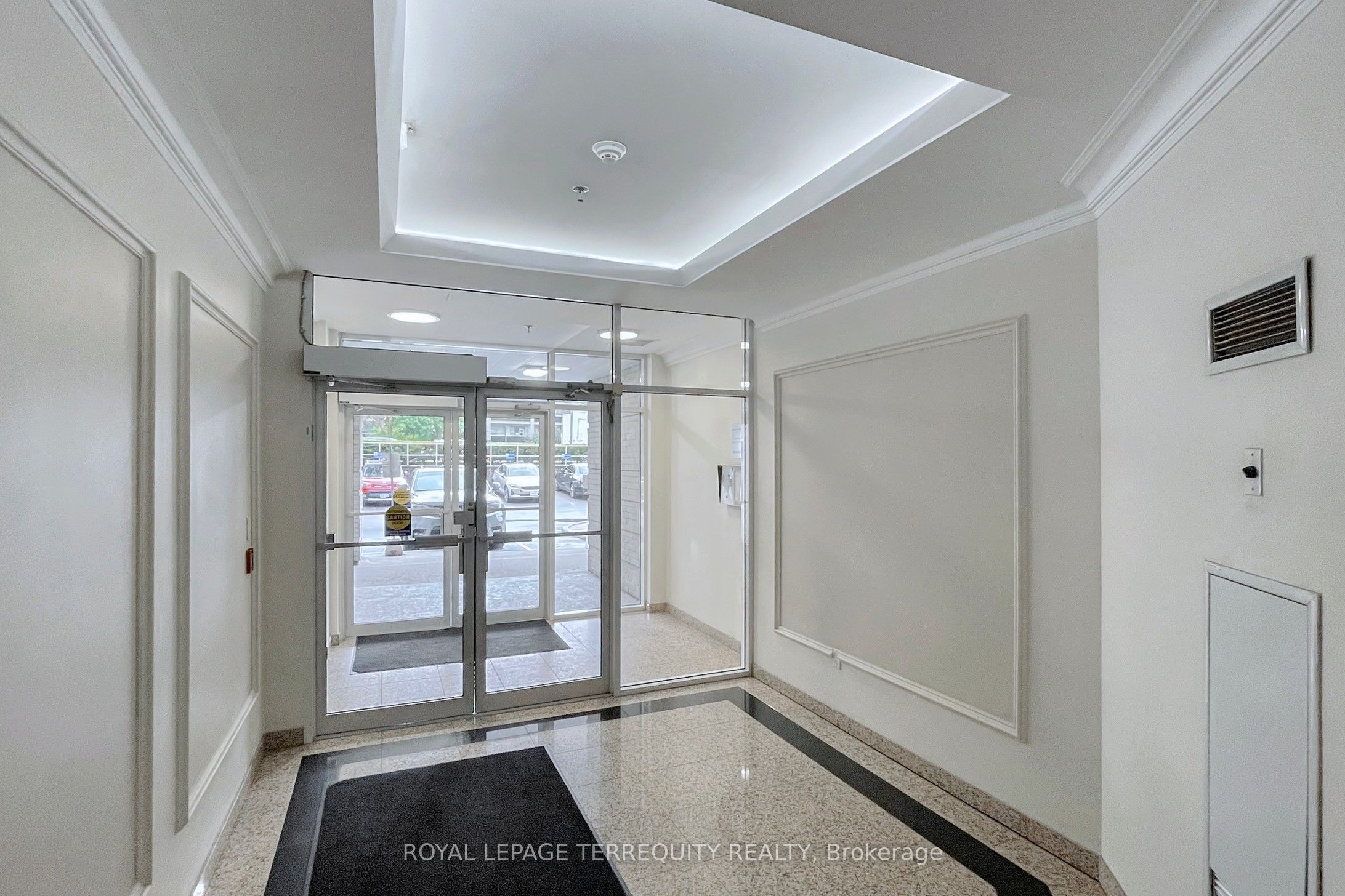 7398 Yonge Street 213
