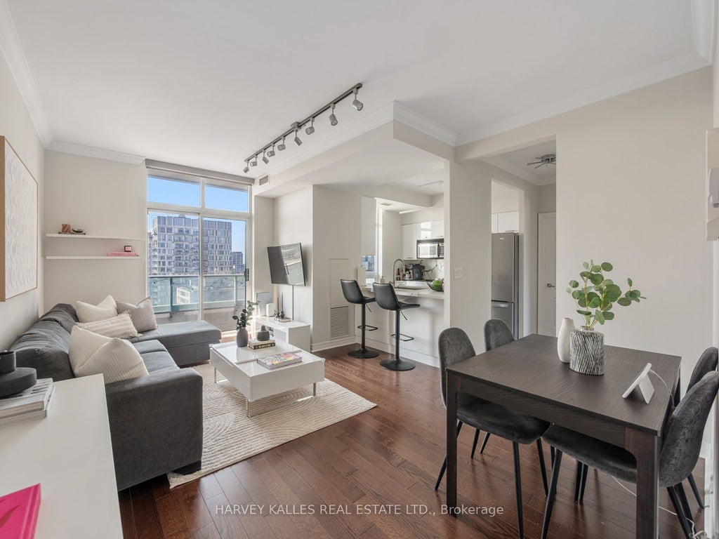 Photo of 212 Eglinton Avenue E #PH303, Toronto, ON M4P 0A3 (MLS # C13637004)