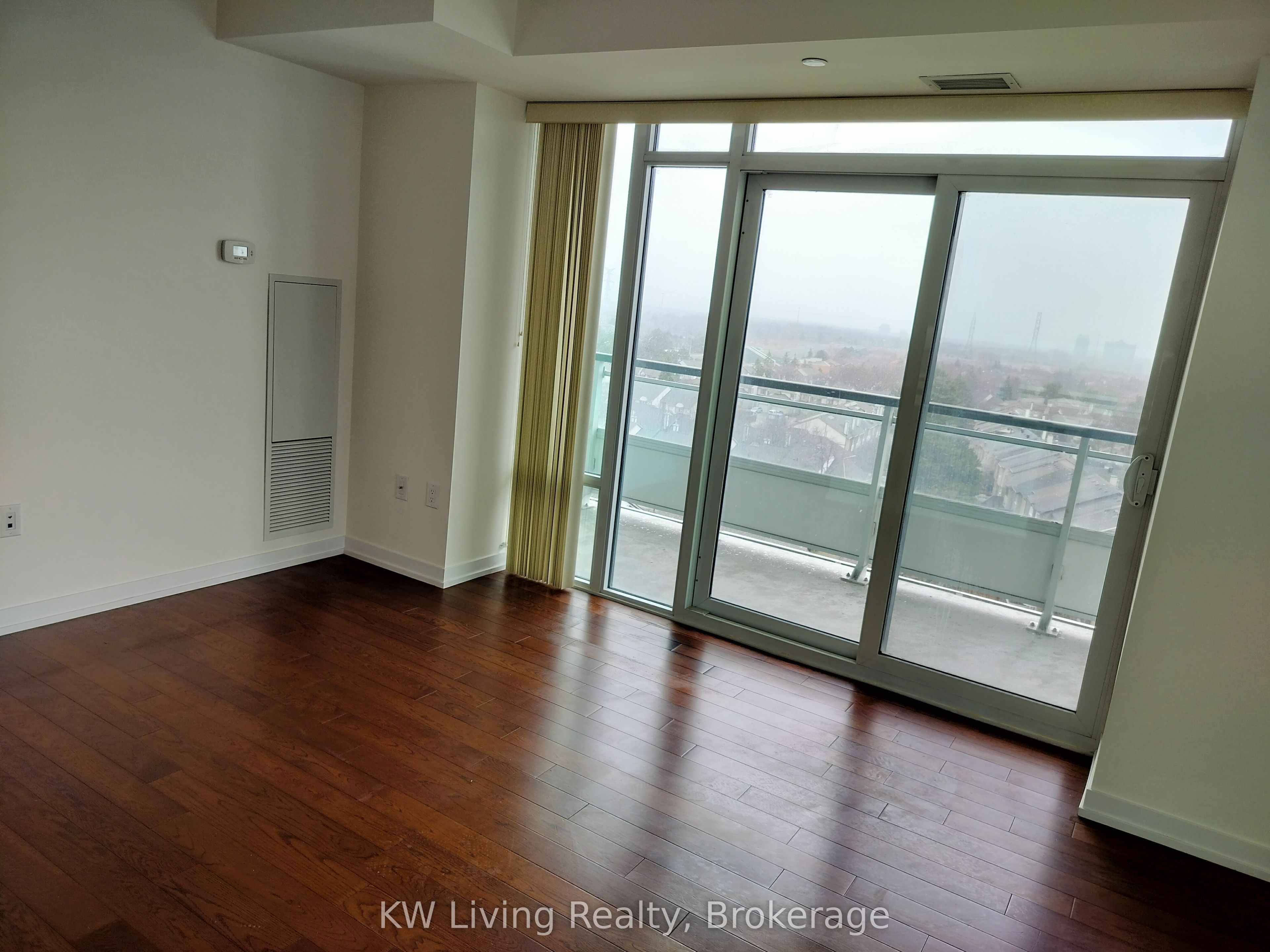 2560 Eglinton Avenue W 805